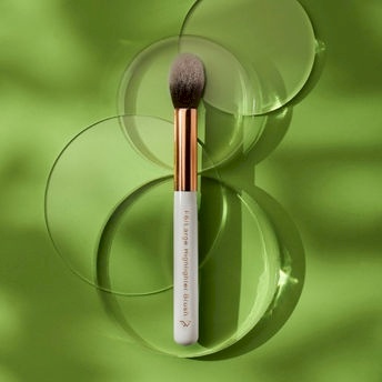 Pigment Play - Large Highlighter Brush