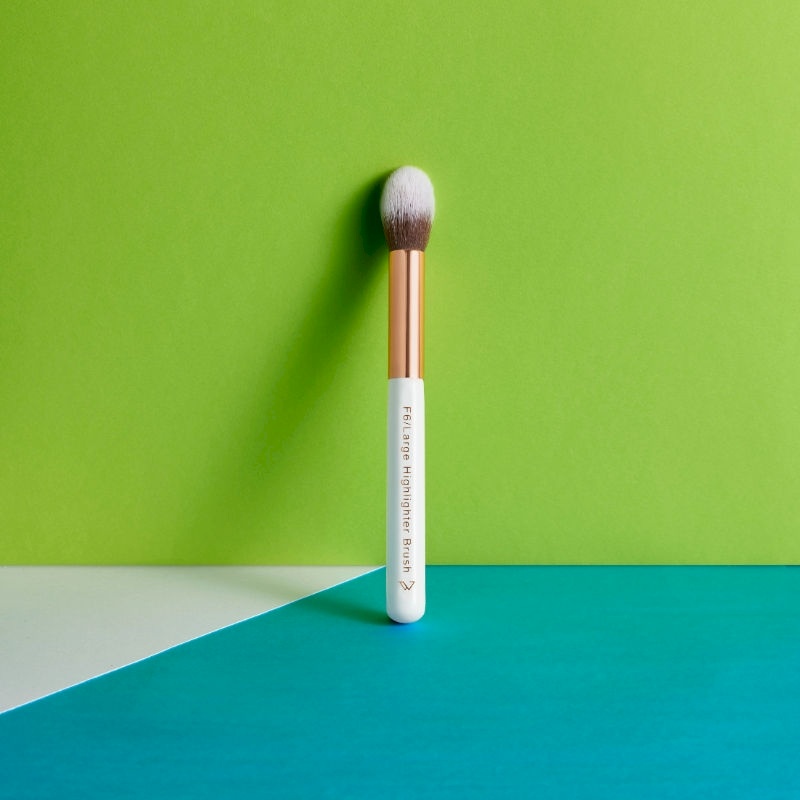 Pigment Play - Large Highlighter Brush
